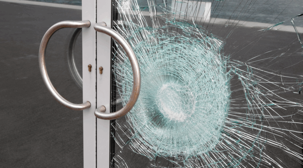 Risks of Low-Quality Glass, high quality glass vs low quality glass, cheap glass risks
