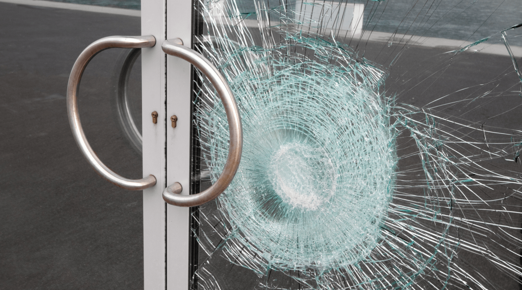 Risks of Low-Quality Glass, high quality glass vs low quality glass, cheap glass risks